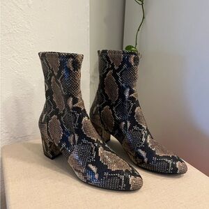 Stuart Weitzman Yuliana 60 Boots – Python Embossed Leather, Size 9 / 39.5